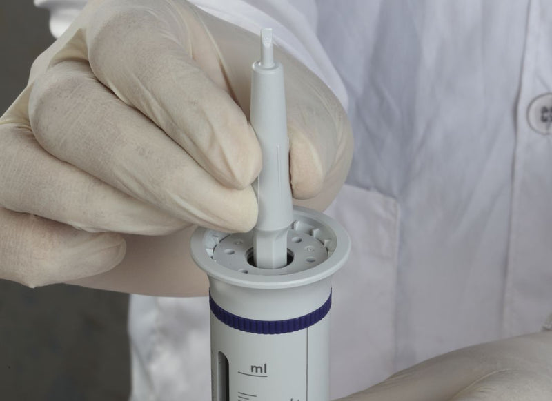 Accumax bottle top dispenser