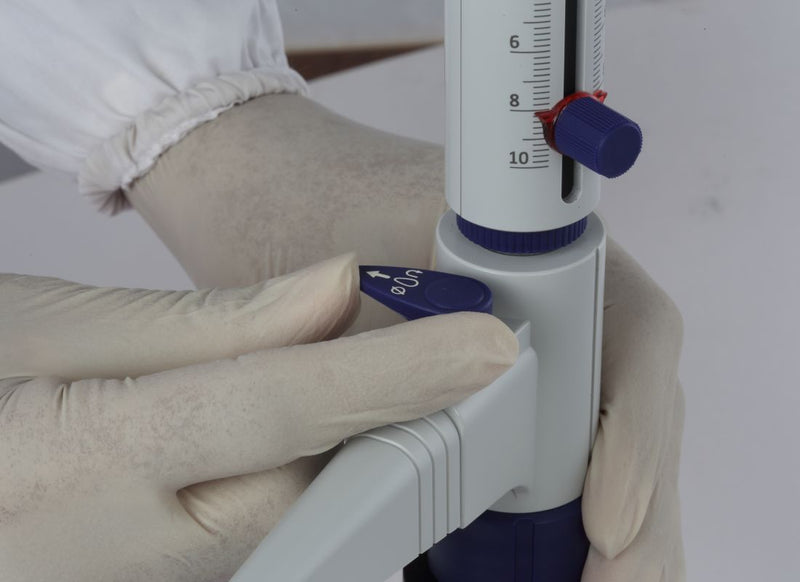 Accumax bottle top dispenser